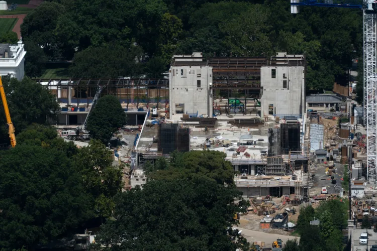 Supreme Court lets White House continue ballroom build